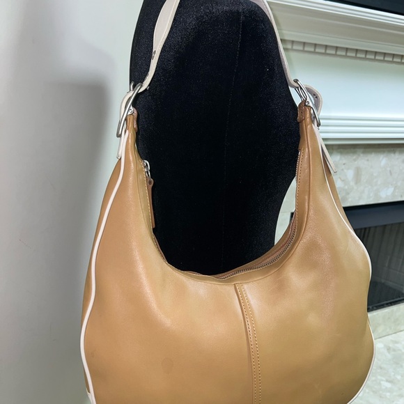Coach Leather Hobo Shoulder Bag – Tan with Cream Trim - Picture 4 of 7